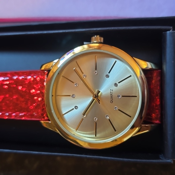 Avon Signature Collection- Glitter Sparkle Strap Watch - Picture 2 of 2